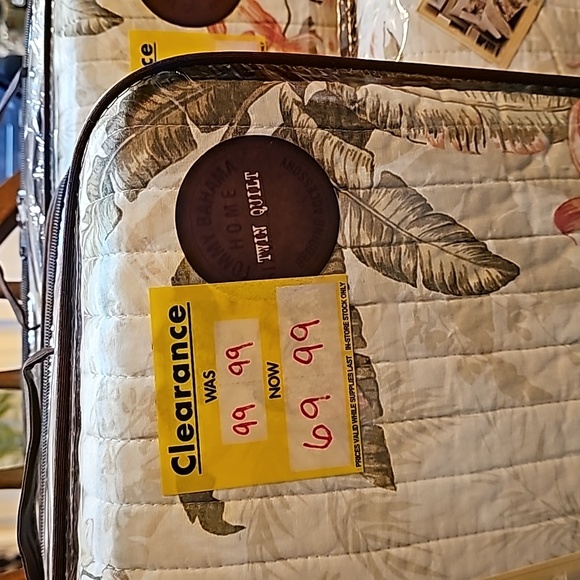 Tommy Bahama - one Twin Quilt  $40 - Picture 3 of 3